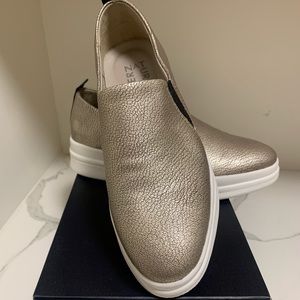 Slip-On leather platform sneaker